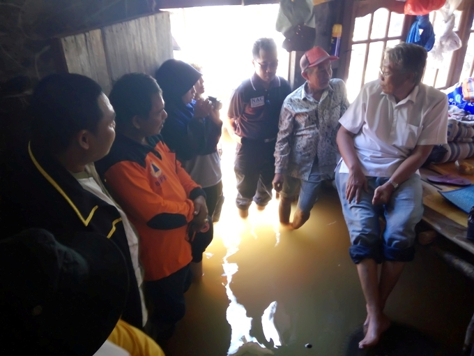 Jarot Tinjau Banjir (1)