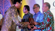 Bupati Sintang Terima Peghargaan Dari Sindo