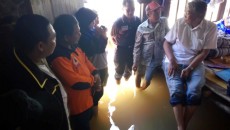 Jarot Tinjau Banjir (1) Jarot Tinjau Banjir (1)