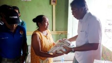 Jarot Tinjau Banjir (2) Jarot Tinjau Banjir (2)