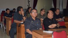 Paripuna Penyampaian Pandangan Umum Fraksi DPRD SIntang Terhadap Raperda LPJ Pelaksanaan APBD SIntang tahun 2015 (2)