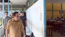 Wabub dan Komisi C DPRD Sintang Tinjau UN SD