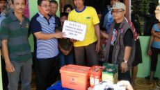 Bupati Rupinus Serahkan Santunan