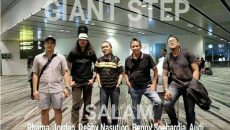 Foto 1 - Para Personil Giant Step, dari kiri_ Rhama, Jordan, Debby Nasution, Benny Soebardja, dan Audi. (Dok. Istimewa)