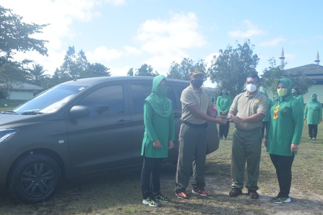 Serahkan Kendaraa Dinas